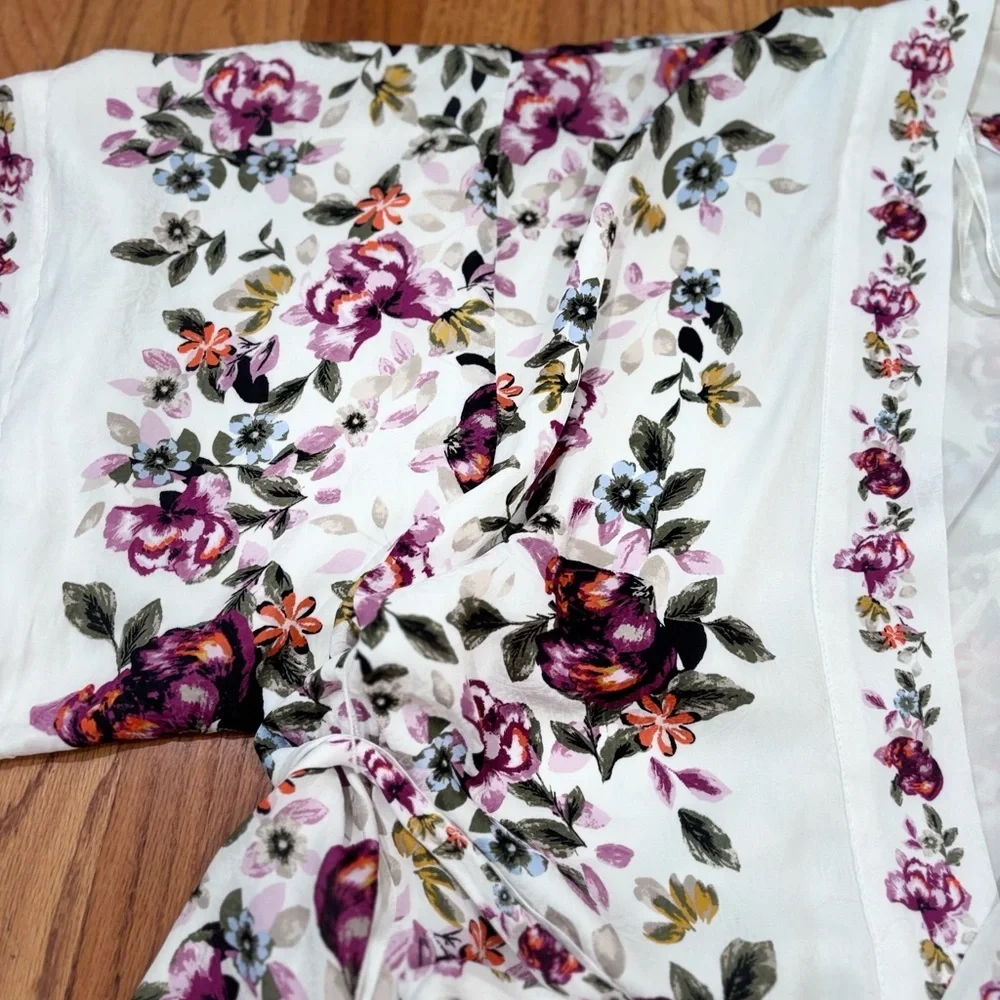 White House Black Market (WHBM) Simone Floral Kimono Robe XS/S